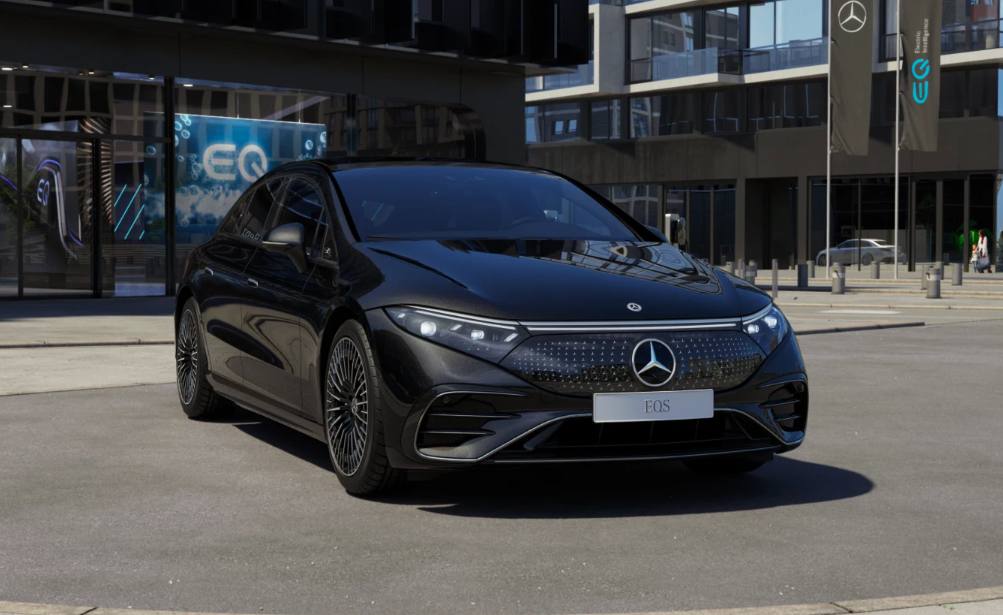 MERCEDES-BENZ EQS 500 4matic AMG | nové auto | objednáno do výroby | od českého autorizovaného prodejce | černá metalíza | online prodej | online nákup | suzper cena | max bvýbava | autoibuy.com